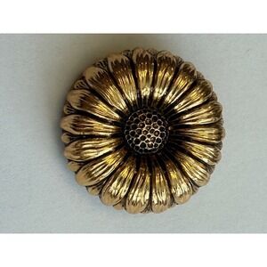 Vintage Gold Tone Daisy Flower Scarf Clip Holder 1960s 70s Dimensional Brass